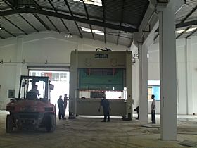 冲床搬运-广州搬家公司，广州设备搬运公司，广州吊装公司，支点搬运公司